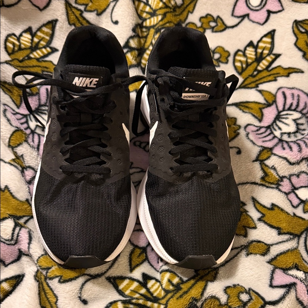 Nike Dual-Tone Black and White Running Shoes